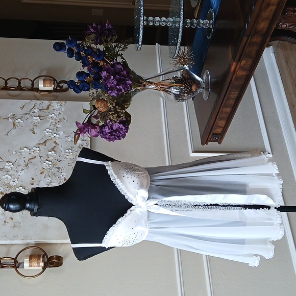 Victoria's Secret White Embellished Babydoll Nightie. Size 36C - Picture 3 of 17